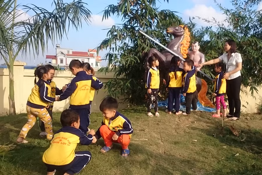 Trẻ Trường mầm non Nam Lợi, huyện Nam Trực, tỉnh Nam ĐỊnh chơi mà học