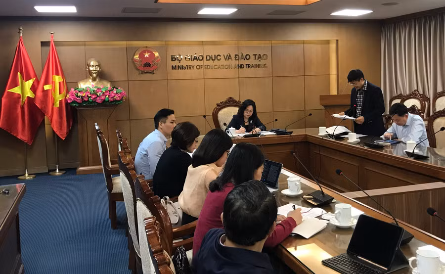Vụ trưởng Vụ GDMN Nguyễn Bá Minh báo cáo tại phiên họp. Vụ trưởng Vụ GDMN Nguyễn Bá Minh báo cáo tại phiên họp.