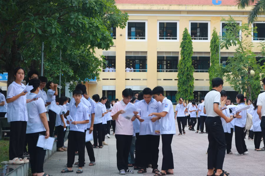 TS đăng ký thi vào Trường THPT chuyên Võ Nguyên Giáp sẽ dự thi tại hai điểm trường là Trường THPT chuyên Võ Nguyên Giáp và Trường THPT Đồng Hới.