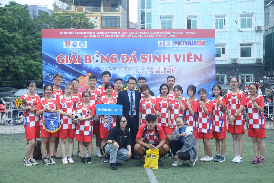 Các đội chụp ảnh lưu niệm