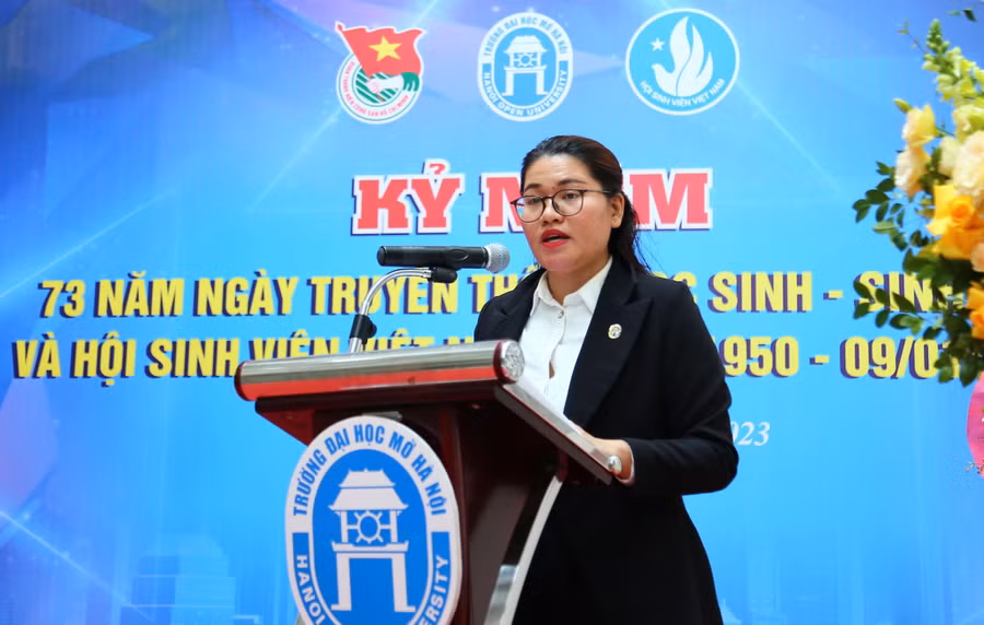 TS Trần Phương Thảo - Chủ tịch Hội sinh viên Trường ĐH Mở Hà Nội đọc Diễn văn kỷ niệm 73 năm ngày truyền thống học sinh, sinh viên và Hội Sinh viên Việt Nam (9/1/1950 – 9/1/2023).