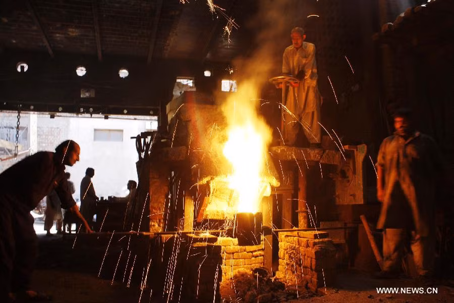 Pakistani laborers work at an iron factory on the International Labor Day in eastern Pakistan’s Lahore on May 1, 2013. (Xinhua/Jamil Ahmed)