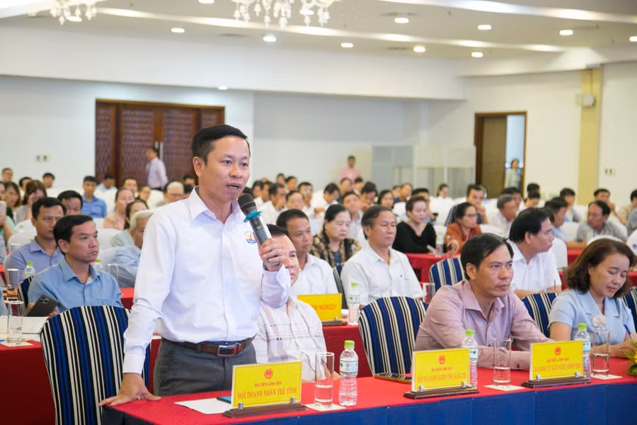 Đại diện doanh nghiệp nêu ý kiến tại hội nghị đối thoại.