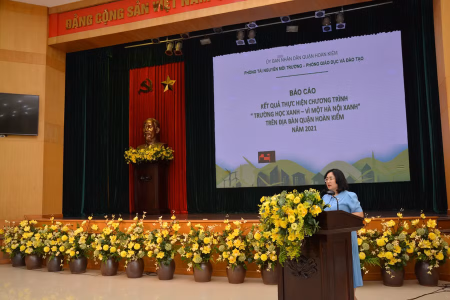 Bà Nguyễn Diệu Ánh- Phó Trưởng phòng Giáo dục và Đào tạo quận Hoàn Kiếm phát biểu tại chương trình.