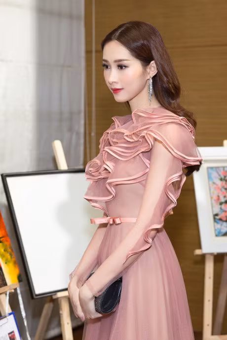 Hoa hau Thu Thao 