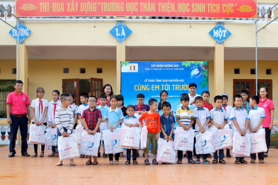 Các em học sinh trường Tiểu học Hưng Đạo, Chí Linh, Hải Dương Các em học sinh trường Tiểu học Hưng Đạo, Chí Linh, Hải Dương