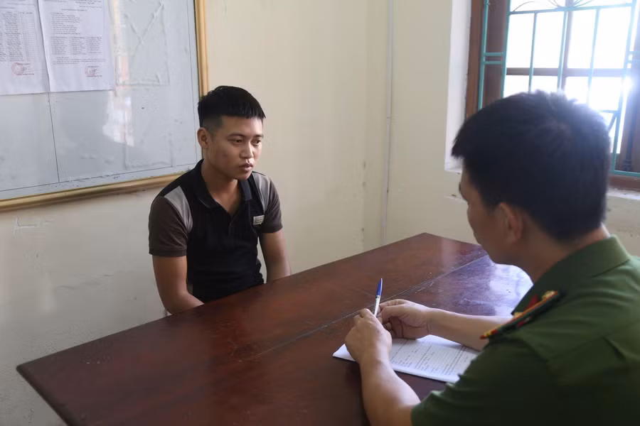 Cơ quan công an làm việc với đối tượng Lê Văn Mạnh. Cơ quan công an làm việc với đối tượng Lê Văn Mạnh.