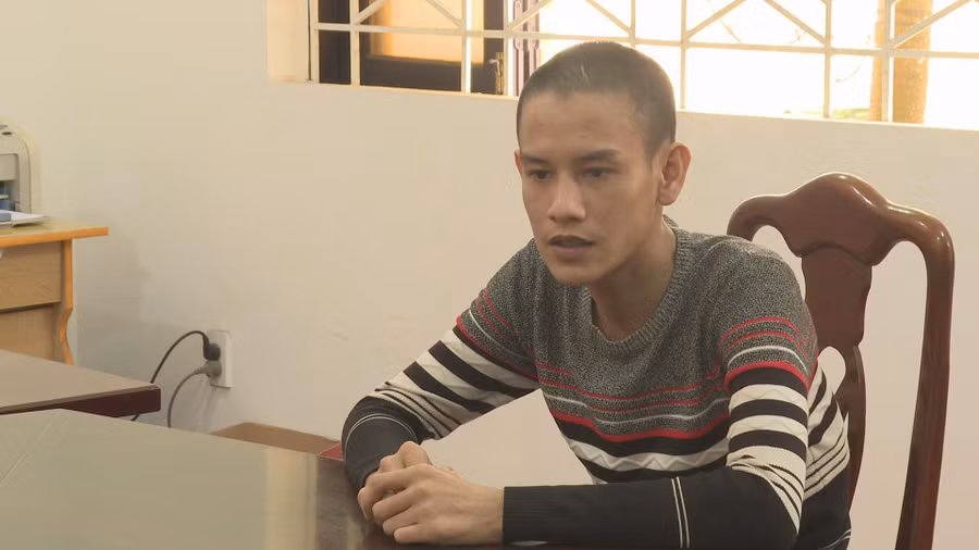 Đối tượng Phan Thành Hiếu tại cơ quan điều tra (ảnh: SĐ).