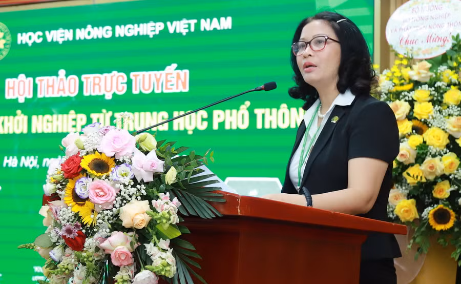 GS.TS Nguyễn Thị Lan phát biểu tại hội thảo.