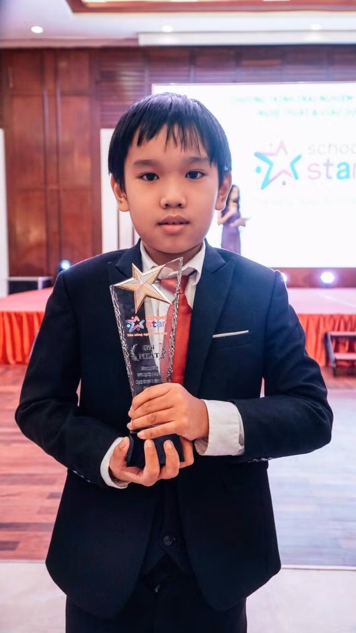 School Star là sân chơi giúp trẻ em đam mê nghệ thuật có cơ hội cháy hết mình với năng khiếu tiềm ẩn.