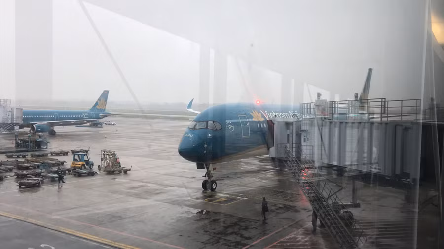 Chuyến bay thường lệ đầu tiên nối lại mạng bay châu Âu - Việt Nam hạ cánh an toàn tại Nội Bài sáng 26/1