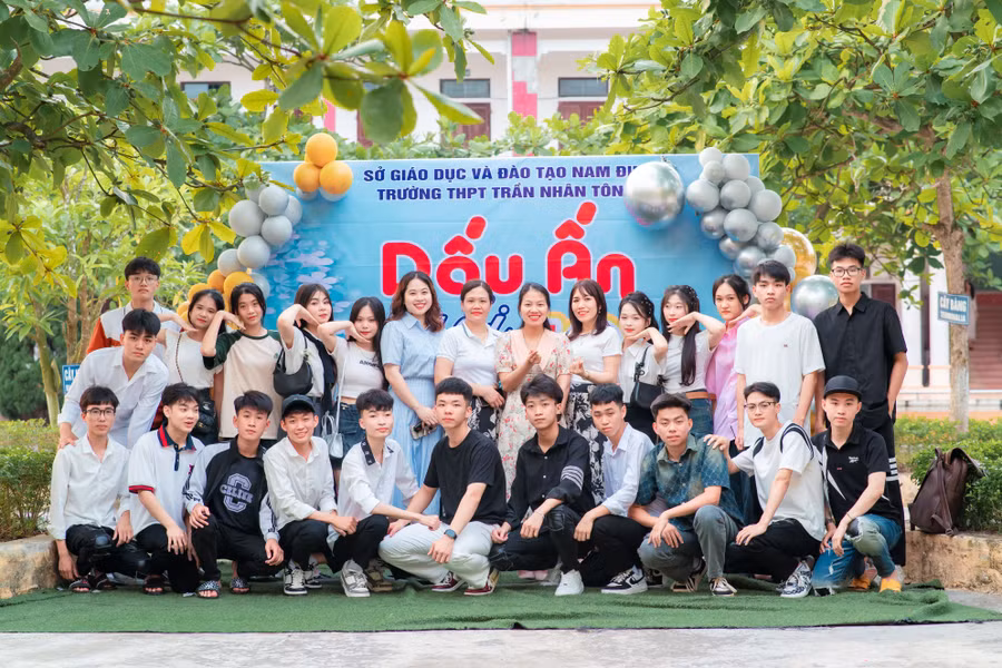 Dấu ấn thành tích dạy học là những con ngoan, trò giỏi ở vùng quê NTM Nghĩa Hưng.