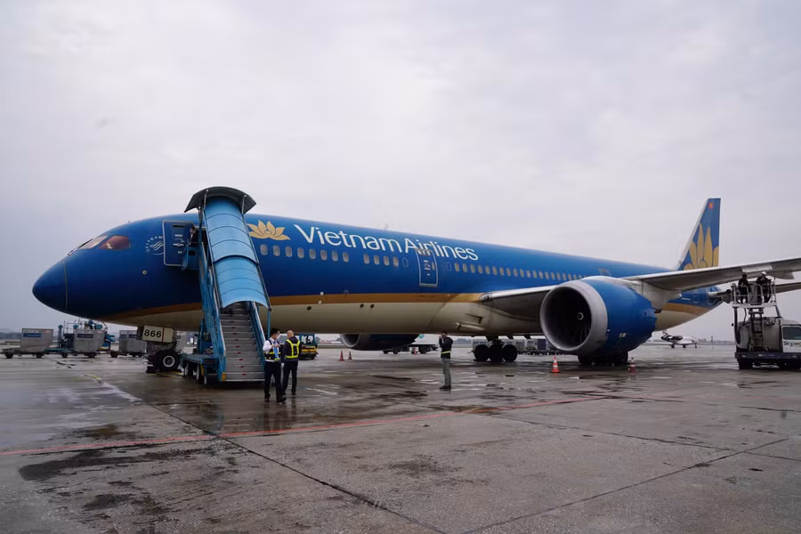 Cận cảnh chuyến bay đầu tiên sang Bucharest đón người Việt tại Ukraine về nước ảnh 5