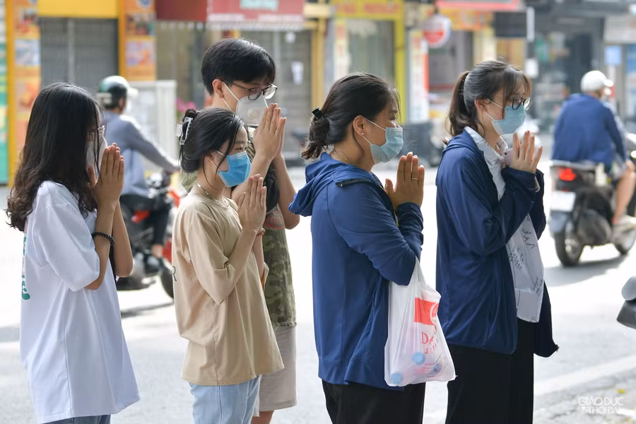 Mặc dù thành phố đã nới lỏng một số hoạt động, tuy nhiên, các điểm di tích vẫn chưa thể mở cửa đón khách trở lại.