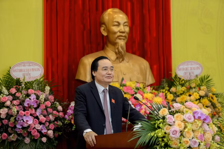Đồng chí Phùng Xuân Nhạ - Bí thư Ban cán sự Đảng, Bộ trưởng Bộ GD&amp;ĐT phát biểu tại Đại hội