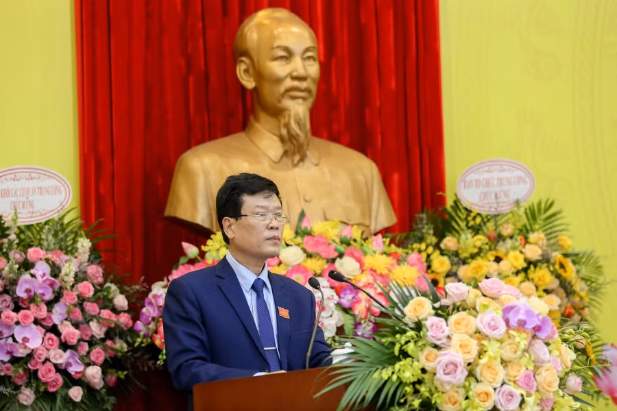 Đồng chí Nguyễn Quốc Hải - Phó Bí thư Thường trực Đảng ủy Bộ trình bày dự thảo Báo cáo chính trị