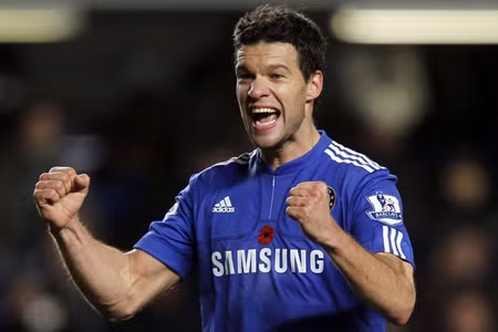 Michael Ballack khẳng định các cầu thủ của Chelsea ngày càng thi đấu đoàn kết hơn Michael Ballack khẳng định các cầu thủ của Chelsea ngày càng thi đấu đoàn kết hơn