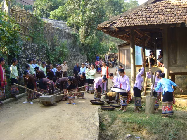 Nơi lưu giữ linh hồn văn hoá đồng bào Thái ảnh 1 Các thành viên câu lạc bộ đang diễn tập