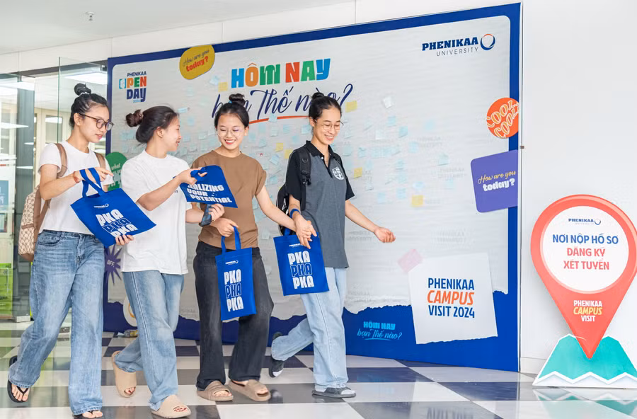 Thí sinh tự tin khi hoàn thành thủ tục đăng ký xét tuyển sớm. Thí sinh tự tin khi hoàn thành thủ tục đăng ký xét tuyển sớm.