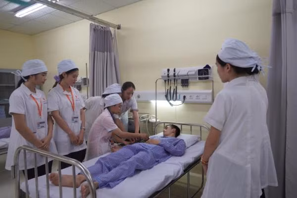 Giờ thực hành của SV Y khoa Trường ĐH Đại Nam