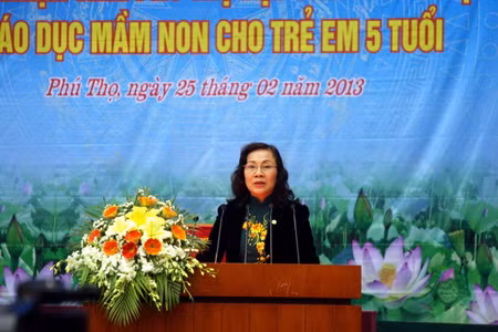 Thứ trưởng Bộ GD&ĐT Nguyễn Thị Nghĩa phát biểu tại lễ công bố Quyết định tỉnh Phú Thọ đạt chuẩn PCGD mầm non trẻ em 5 tuổi