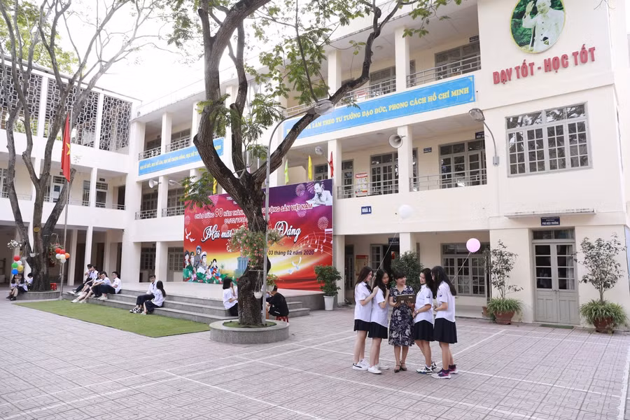 Trường THPT Hoàng Cầu - thời điểm chưa có dịch Covid-19.