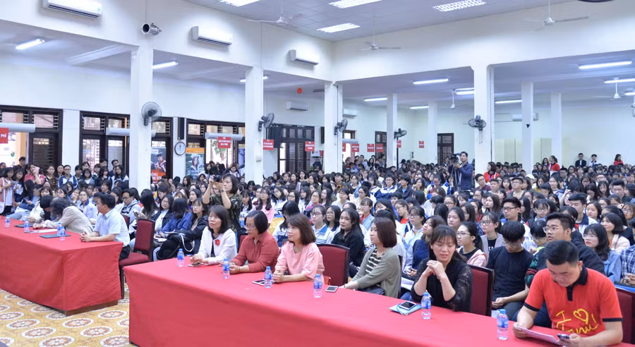 Sự kiện thu hút gần 1000 học sinh và phụ huynh tham dự Sự kiện thu hút gần 1000 học sinh và phụ huynh tham dự