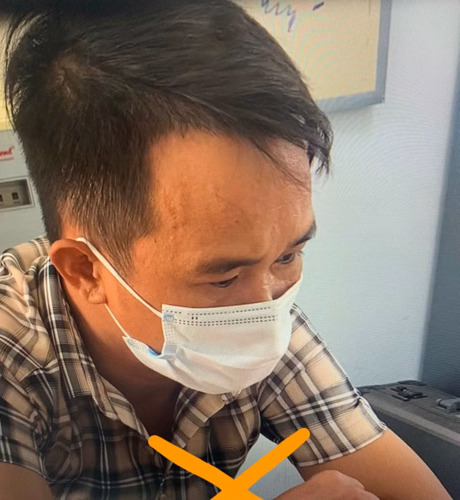 Đỗ Thanh Tùng tại cơ quan điều tra. Ảnh: Công an Bình Định.