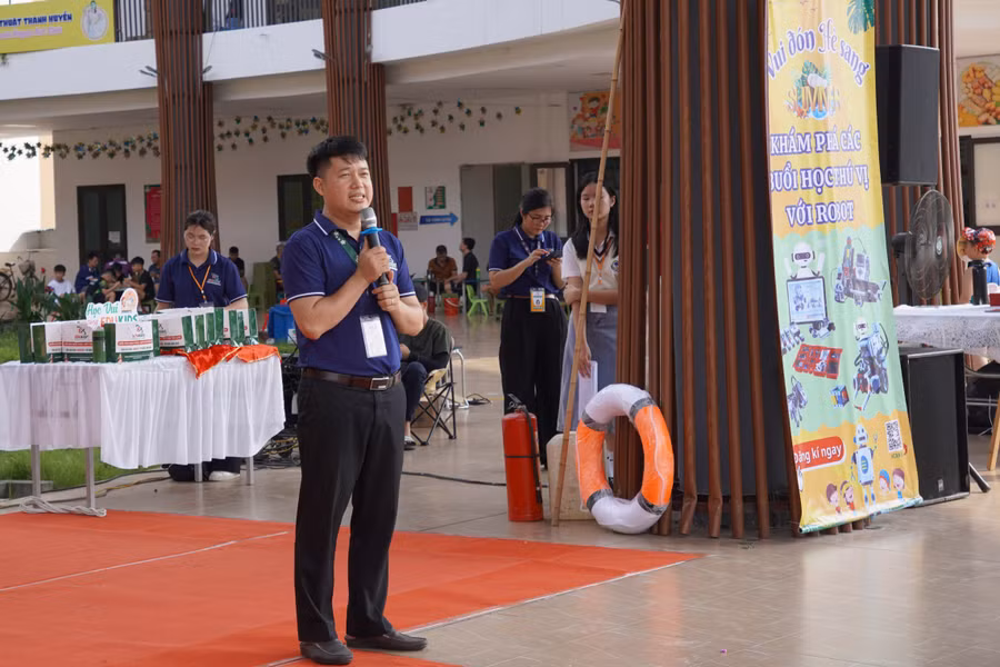 Anh Nguyễn Minh Đại – Phó Bí thư Đoàn Bộ GD&amp;ĐT, Giám đốc Tổ hợp CNGD Edukids phát biểu tại sự kiện.