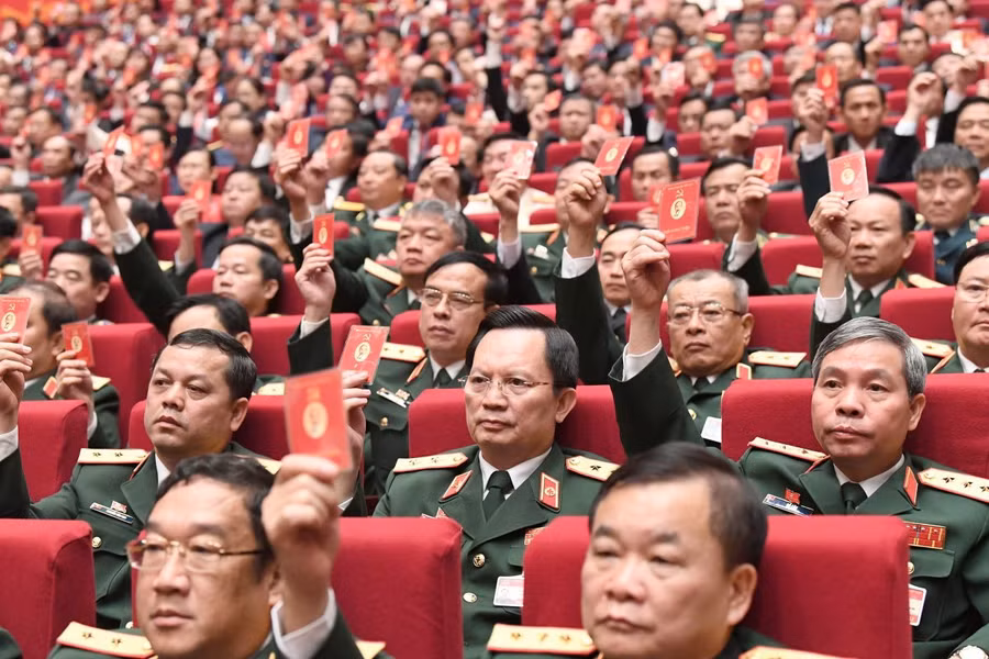 Các đại biểu biểu quyết thông qua Quy chế làm việc của Đại hội
