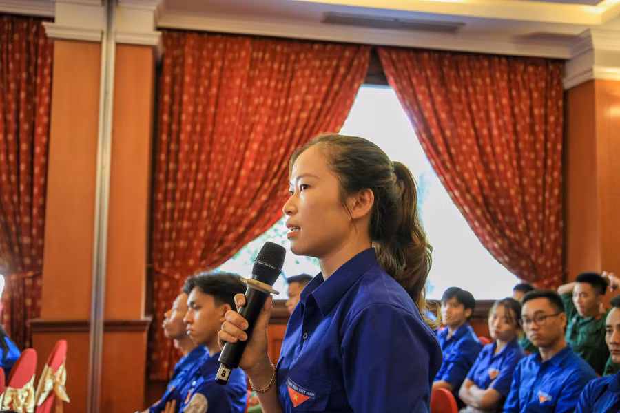 Nhiều câu hỏi liên quan đến việc bảo tồn, phát huy giá trị văn hóa Huế trong kỷ nguyên số được các đoàn viên, thanh niên tích cực đưa ra các câu hỏi và quan điểm tại hội nghị.