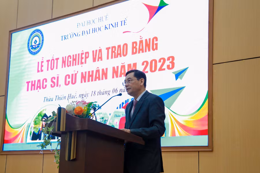 PGS.TS Trần Văn Hòa – Hiệu trưởng Trường ĐH Kinh tế, ĐH Huế phát biểu.