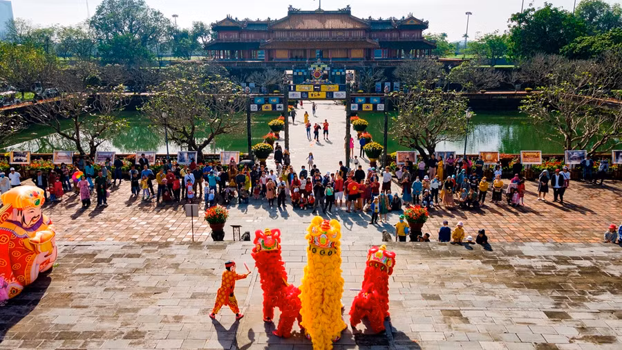 Rất đông du khách đến chơi Huế dịp Tết Quý Mão. (Ảnh: Đình Hoàng). Rất đông du khách đến chơi Huế dịp Tết Quý Mão. (Ảnh: Đình Hoàng).