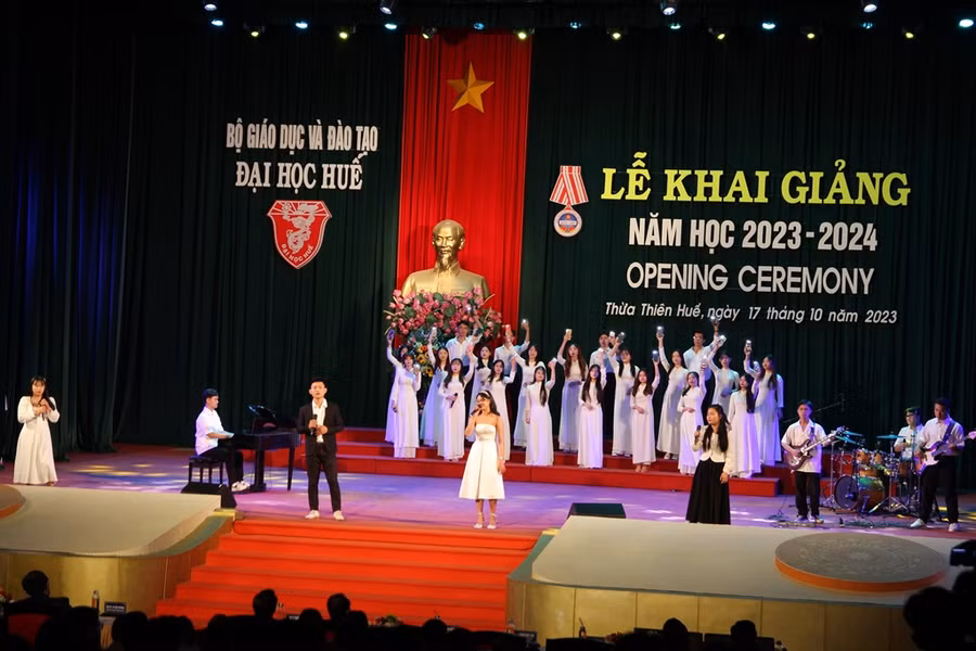 Những màn văn nghệ hấp dẫn, ấn tượng.