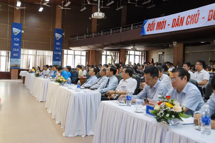Đại hội Công đoàn Trường ĐH Sư phạm lần thứ XVIII, nhiệm kỳ 2023 – 2028. Đại hội Công đoàn Trường ĐH Sư phạm lần thứ XVIII, nhiệm kỳ 2023 – 2028.
