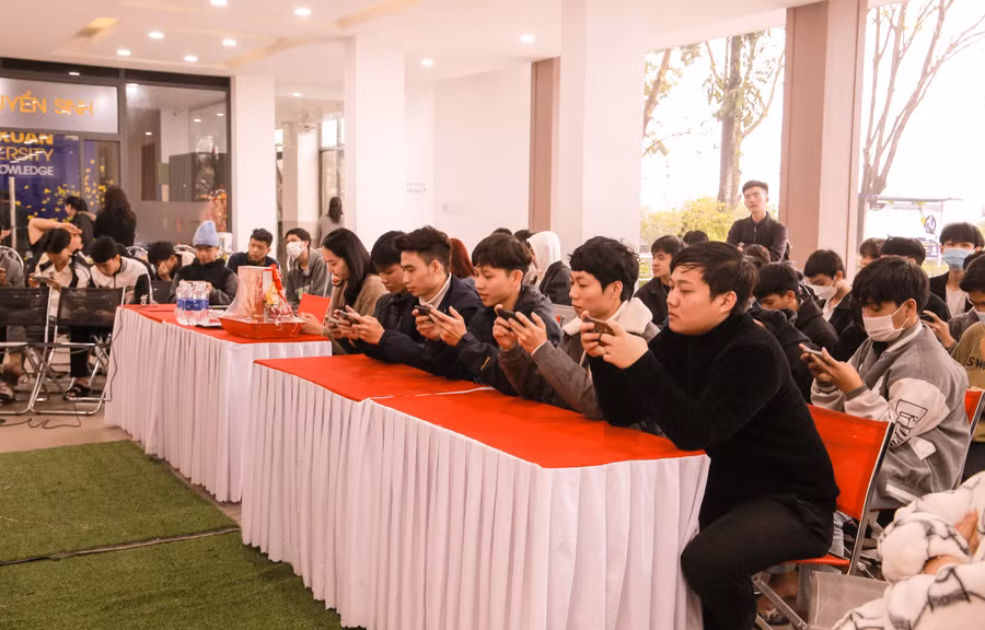 Các đội tham gia thi đấu loại trực tiếp để chọn ra 2 đội vào vòng chung kết.