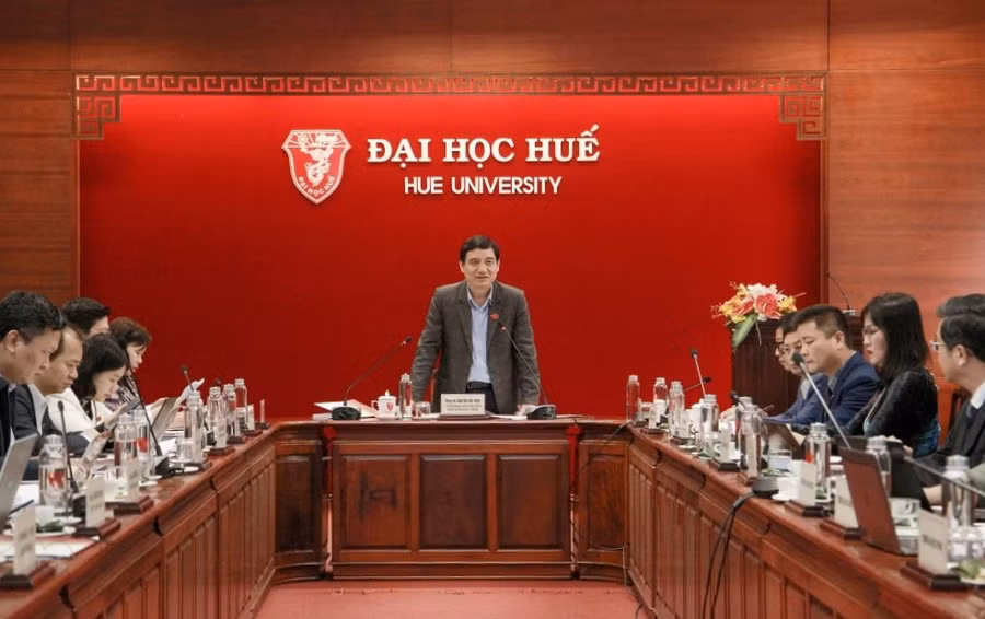 Ông Nguyễn Đắc Vinh - Chủ nhiệm Ủy ban Văn hóa, Giáo dục Quốc hội khóa XV - Trưởng Đoàn công tác chủ trì buổi làm việc.