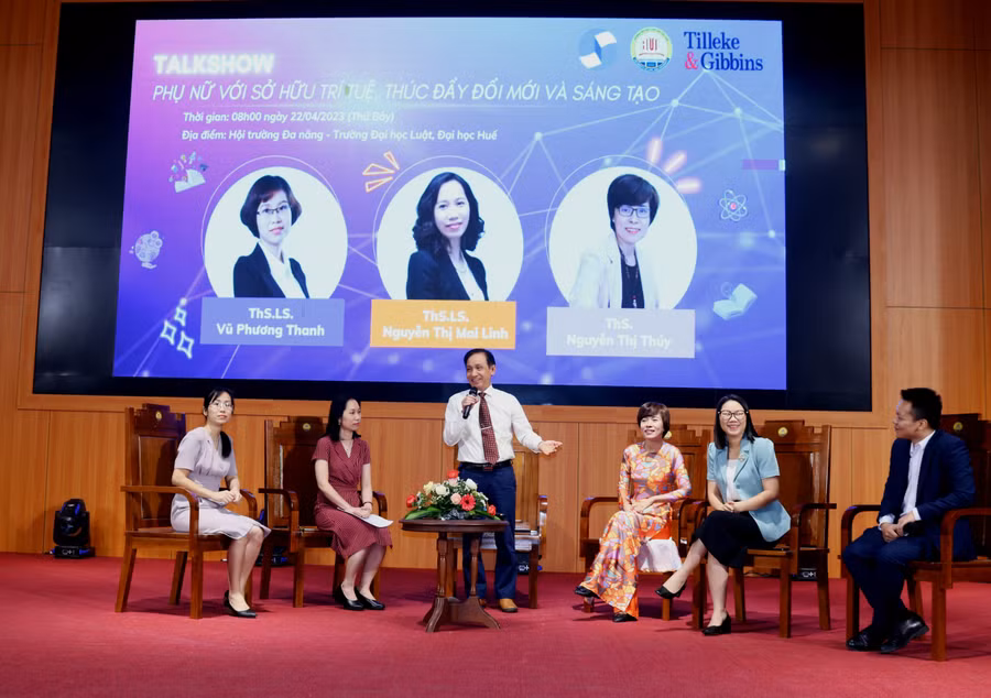 Phần Talkshow sau lễ ký kết đã cung cấp nhiều kiến thức bổ ích cho các em sinh viên Trường ĐH Luật, ĐH Huế (Ảnh: Đức Long).