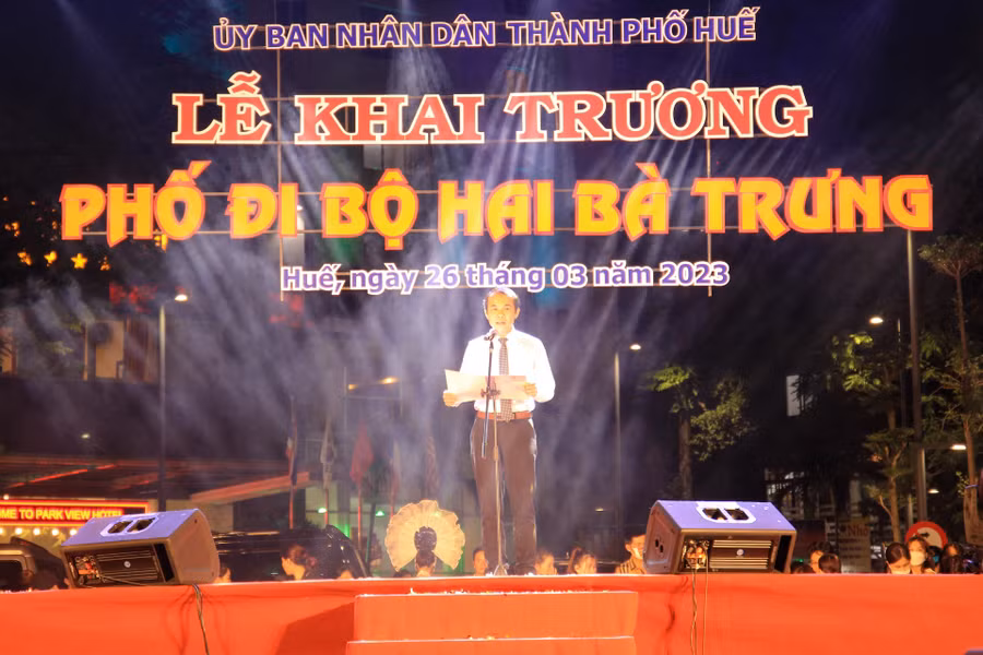 Ông Võ Lê Nhật - Chủ tịch UBND TP Huế phát biểu tại Lễ khai trương Phố đi bộ. Ông Võ Lê Nhật - Chủ tịch UBND TP Huế phát biểu tại Lễ khai trương Phố đi bộ.
