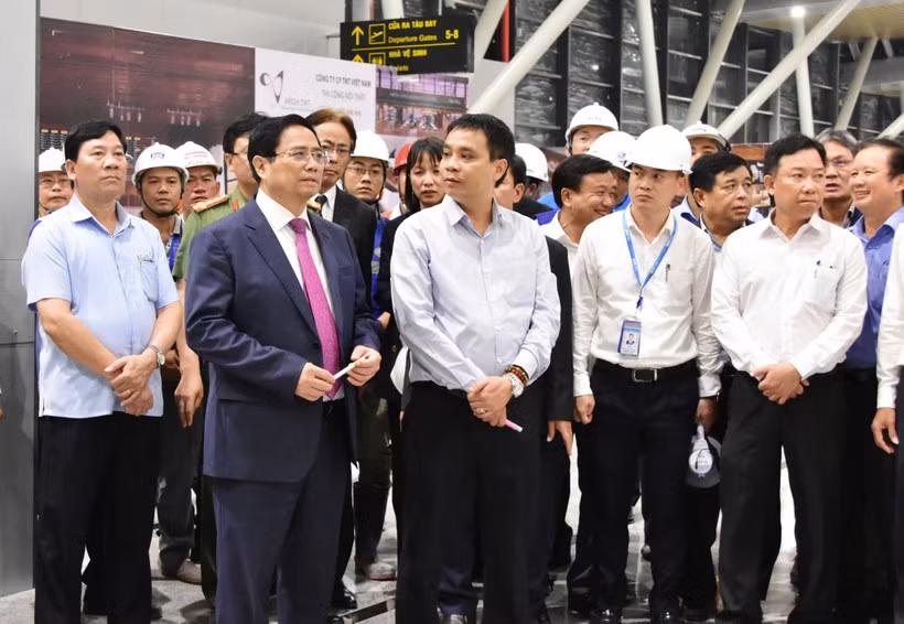 Thủ tướng kiểm tra tiến độ tại Nhà ga T2 - Cảng Hàng không quốc tế Phú Bài tại Thừa Thiên - Huế.