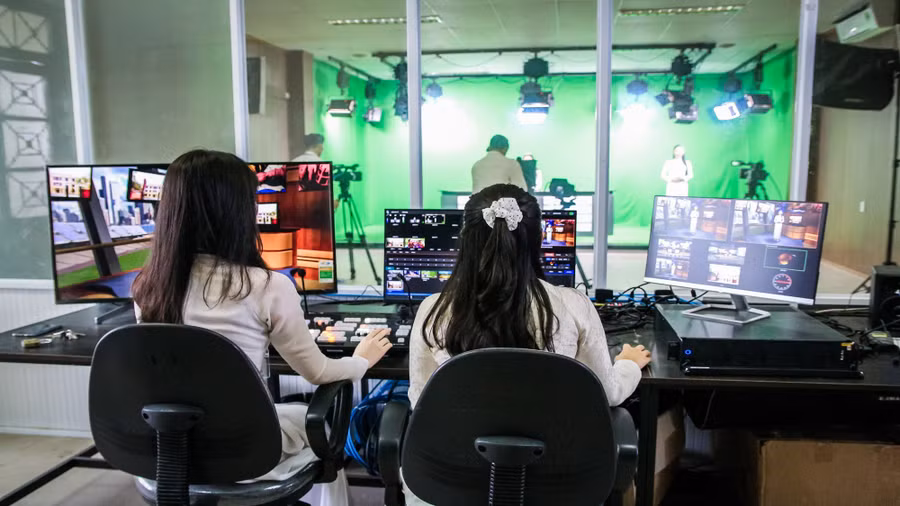 Phòng thực hành hiện đại của Khoa Báo chí &amp; Truyền thông, Trường ĐH Khoa học, ĐH Huế.