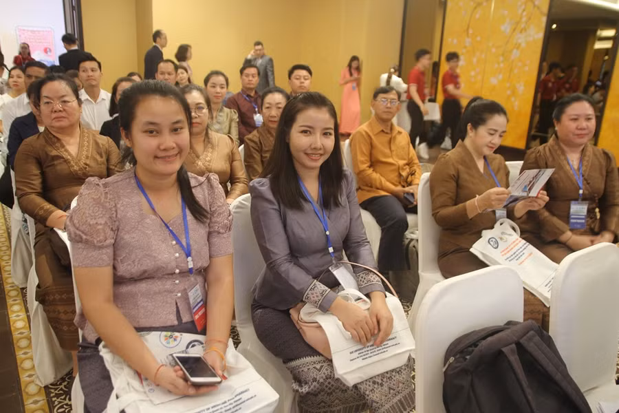 Nhiều giáo sư, chuyên gia khu vực tiểu vùng sông Mê Kông đến Huế góp ý về sức khỏe cộng đồng.