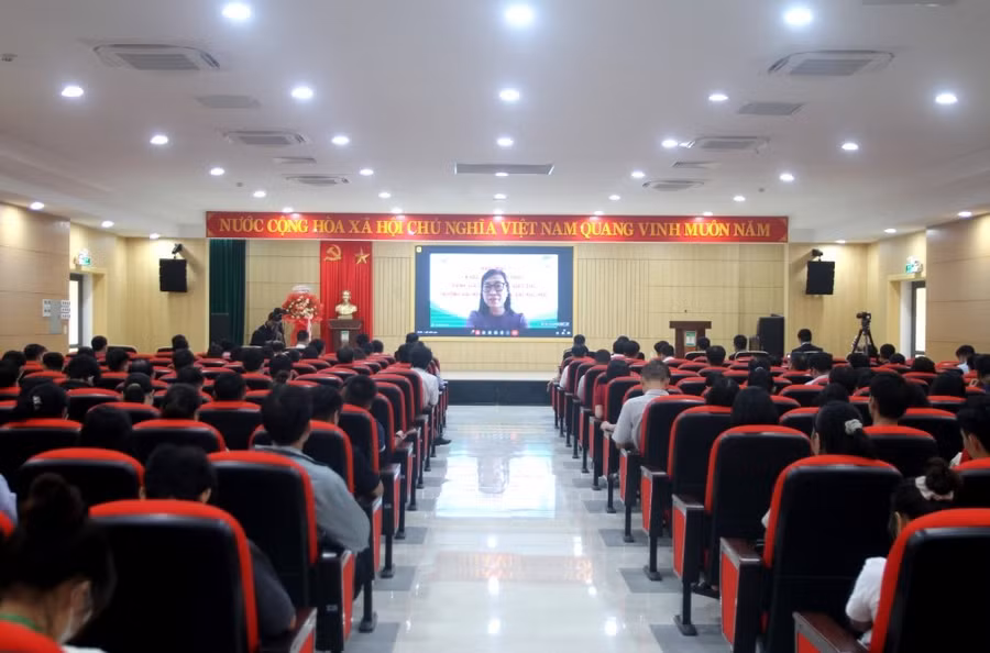 Quá trình đánh giá chất lượng giáo dục chu kỳ 2 tại Trường có 25 tiêu chuẩn và 111 tiêu chí.