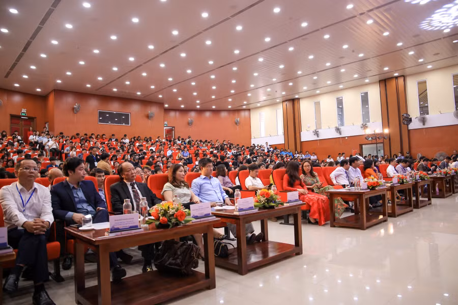 Tại lễ bế mạc, Ban tổ chức đã trao giải cho 80 dự án lọt vào vòng chung kết gồm 50 dự án của khối sinh viên và 30 dự án của khối học sinh phổ thông.
