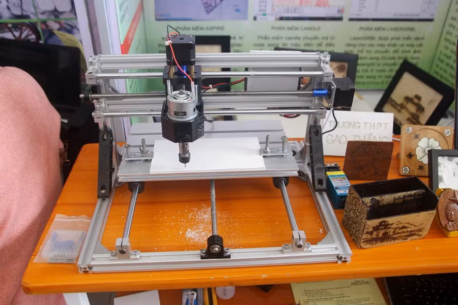 Đề tài nghiên cứu máy phay, cắt Laser CNC mini để gia công sản phẩm 3D, dùng trong đời sống và học tập.