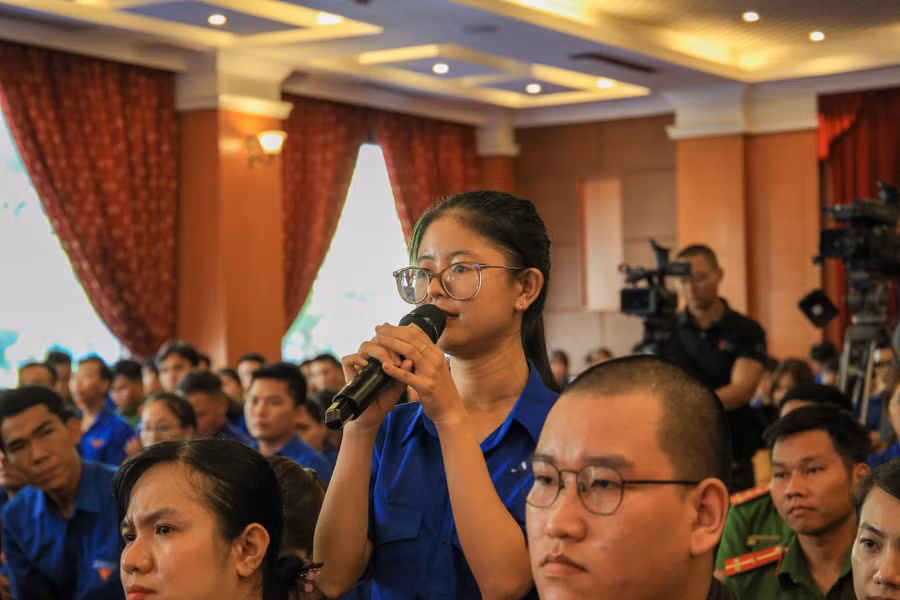 Nhiều câu hỏi liên quan đến việc bảo tồn, phát huy giá trị văn hóa Huế trong kỷ nguyên số được các đoàn viên, thanh niên tích cực đưa ra các câu hỏi và quan điểm tại hội nghị.