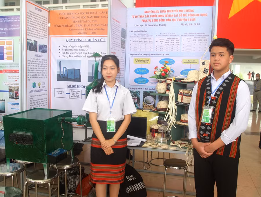 Đề tài dùng vỏ thân cây chuối để đan lát đồ thủ công gia dụng phục vụ cộng đồng dân tộc ở huyện miền núi A Lưới.