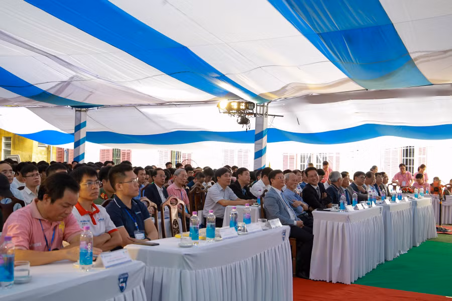 Các đại biểu, khách mời và ban giám khảo tham gia chương trình.