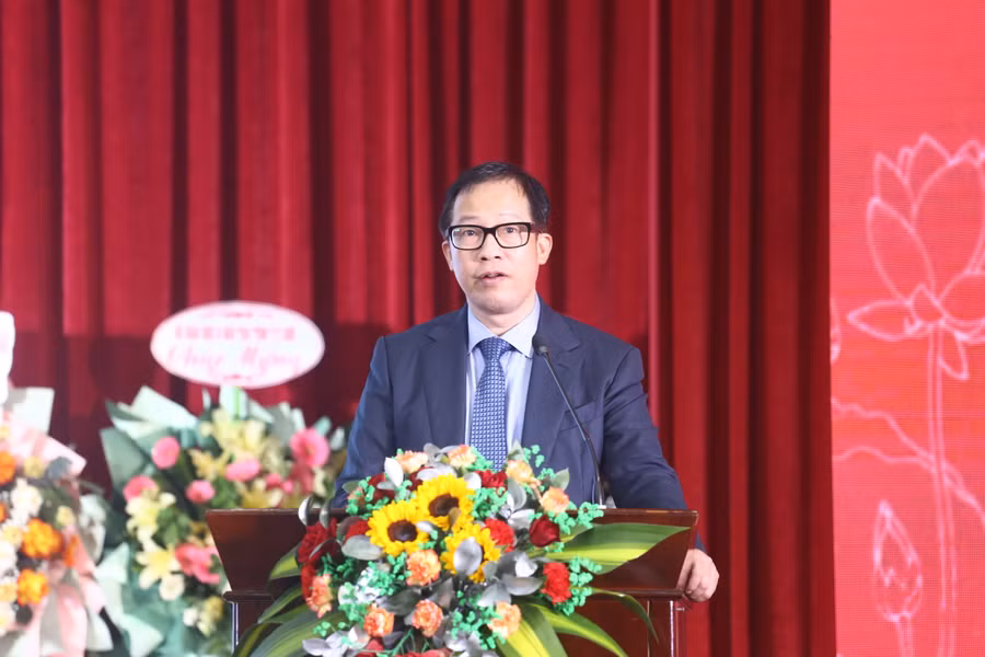 PGS.TS Lê Anh Phương, Giám đốc Đại học Huế phát biểu chúc mừng ngày Nhà giáo Việt Nam.