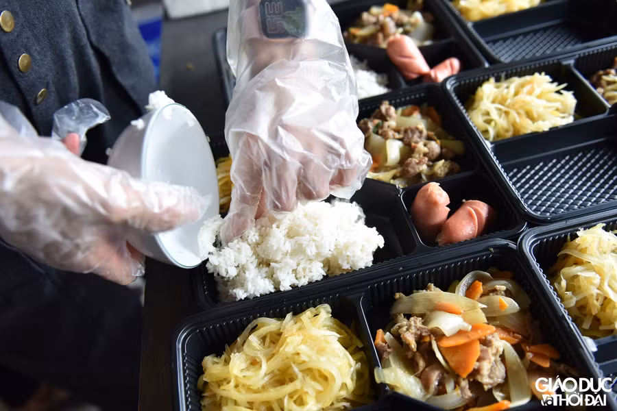 “Triệu bữa cơm – Tấm lòng doanh nghiệp trẻ Hà Nội” trao tận tay người dân có hoàn cảnh khó khăn ảnh 9